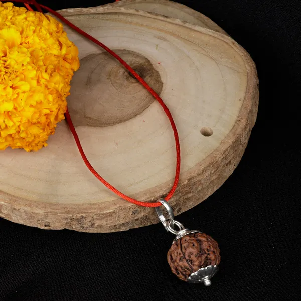 Panchmukhi_Nepali_Rudraksh_Pendant_With_Thread